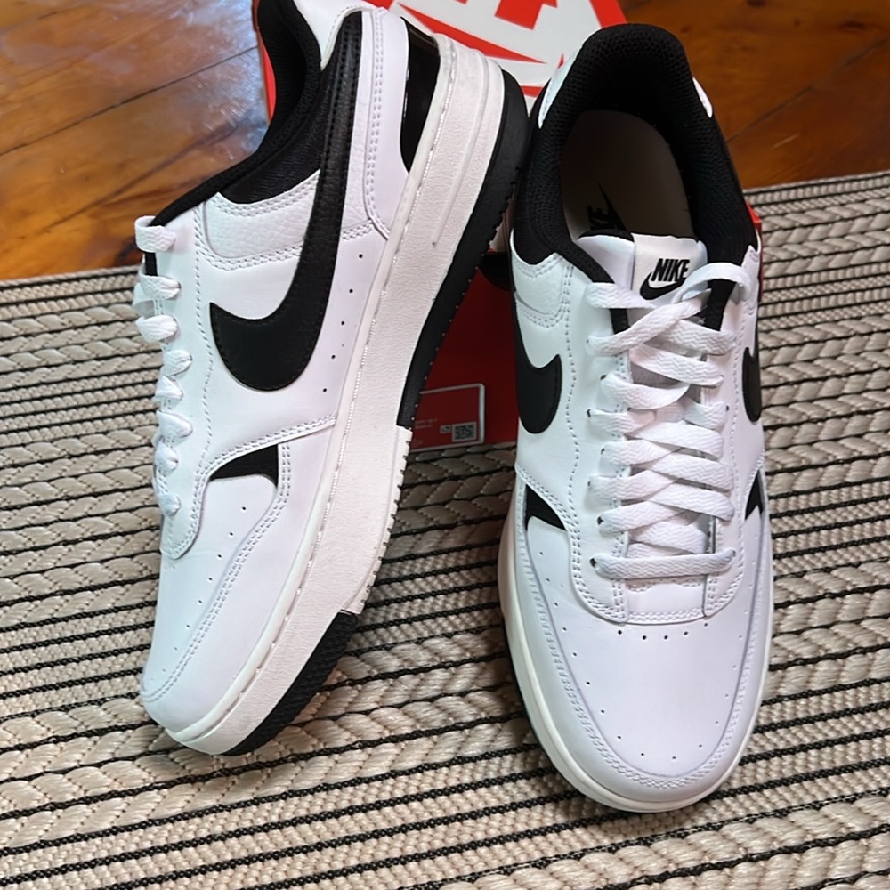 NWOT Worn once Women's NIKE Gamma Force 9.5 White Black